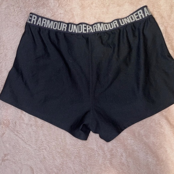 Under Armour Shorts - Picture 2 of 2